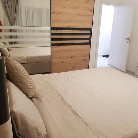City Diamond Apartment Skopje Esterno foto